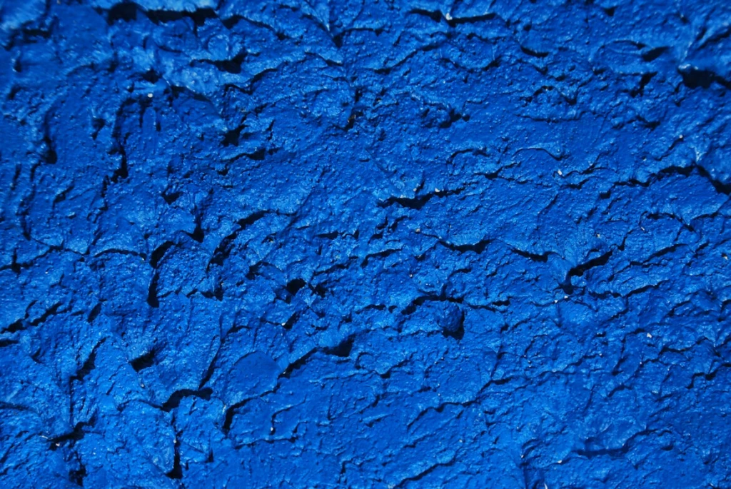 Краска на стене